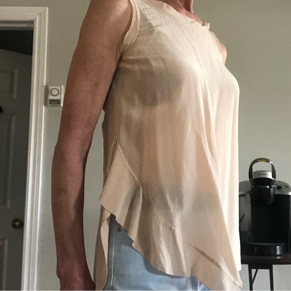 100%  Silk Beige Sleeveless Feminine Dainty Blouse Size 6